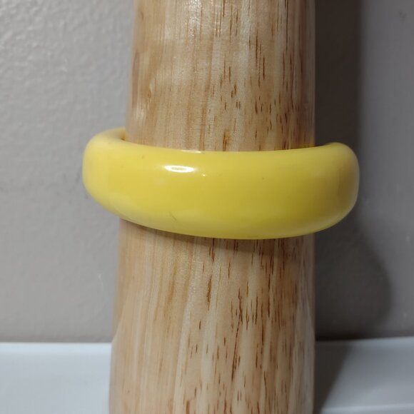 8 Inch Vintage Thick Yellow Bangle - Picture 4 of 12